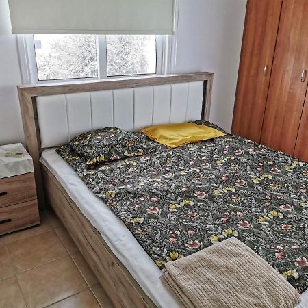 Flemigks 1 Bedroom Appartement Larnaca Extérieur photo