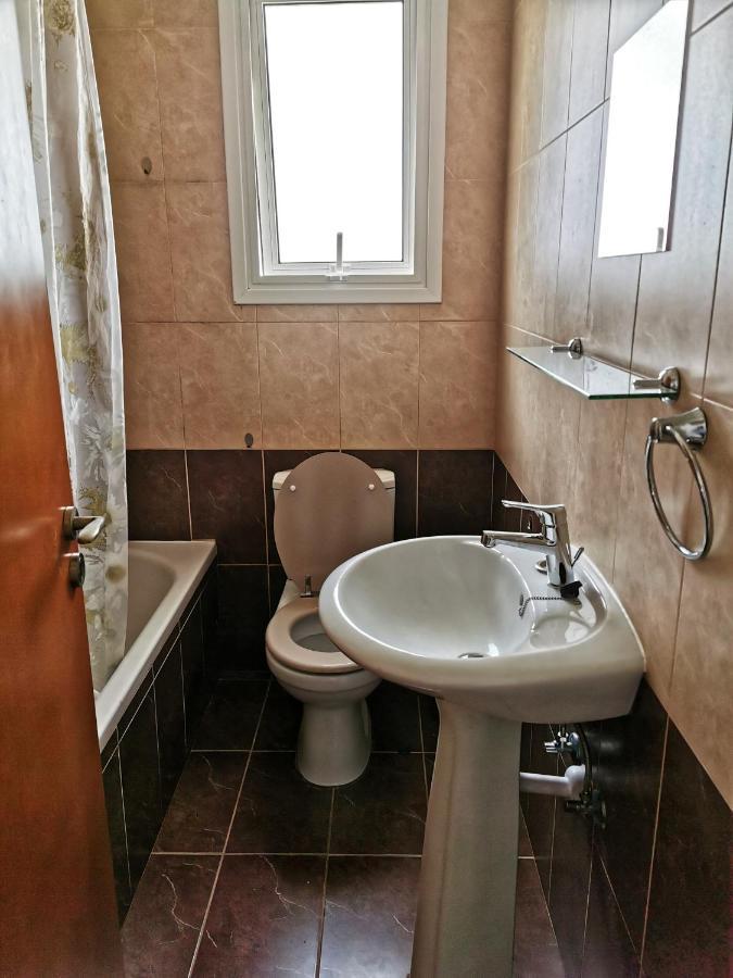 Flemigks 1 Bedroom Appartement Larnaca Extérieur photo